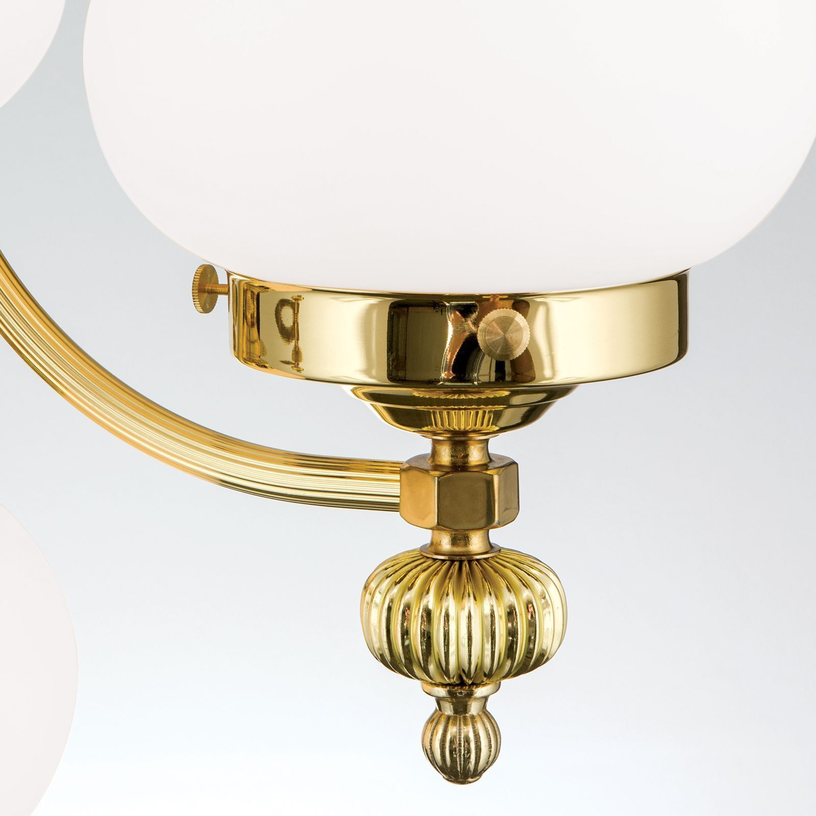 Kronleuchter Echt-Messing Glas E27 55 cm breit VIKTOR l1: goldener finish, l2: messing, l3: wandlampe detail, l4: globe schirm, l5: verzierter finials