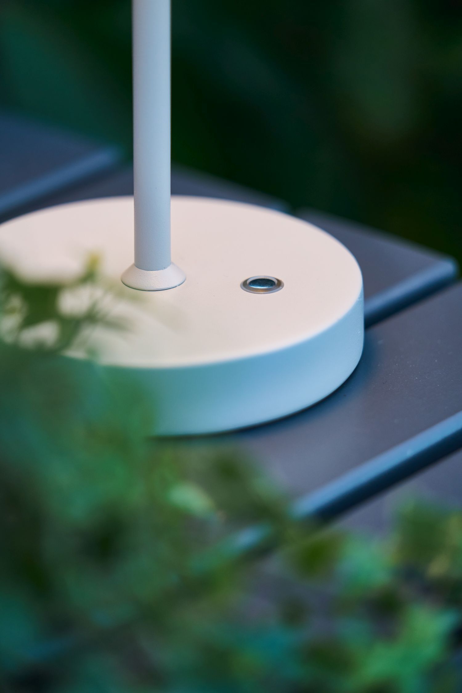 LED Tischleuchte Akku IP44 34,5 cm dimmbar kabellos tragbar lampe, sockel, Stange, abgesetzte Kante, gartenmöbel