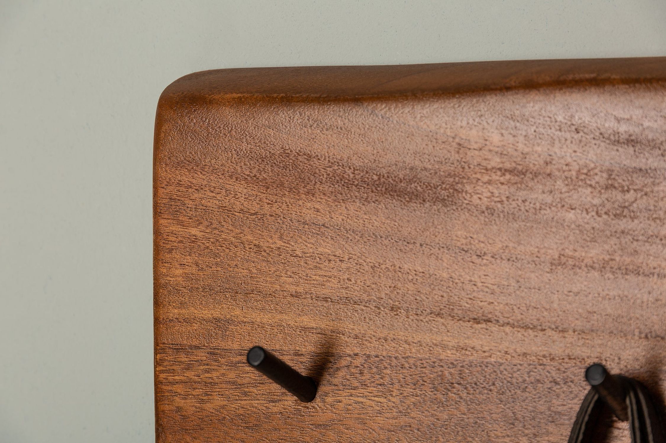 Garderobenhaken 80 cm lang Akazienholz massiv Modern Holz, Hartholz, Innenarchitektur, Sperrholz, Gebeiztes Holz