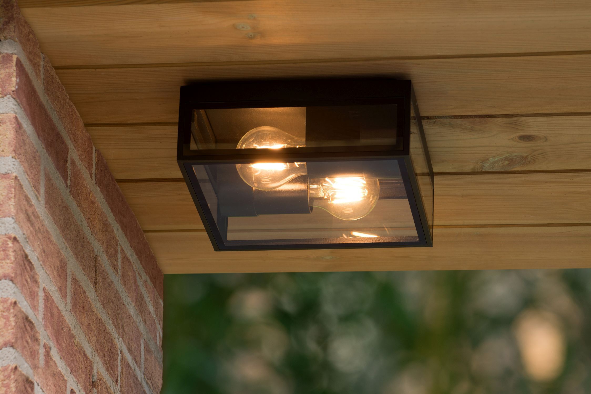 Wandleuchte, Außenleuchte, Glühbirne, Stahlrahmen, Holzverkleidung