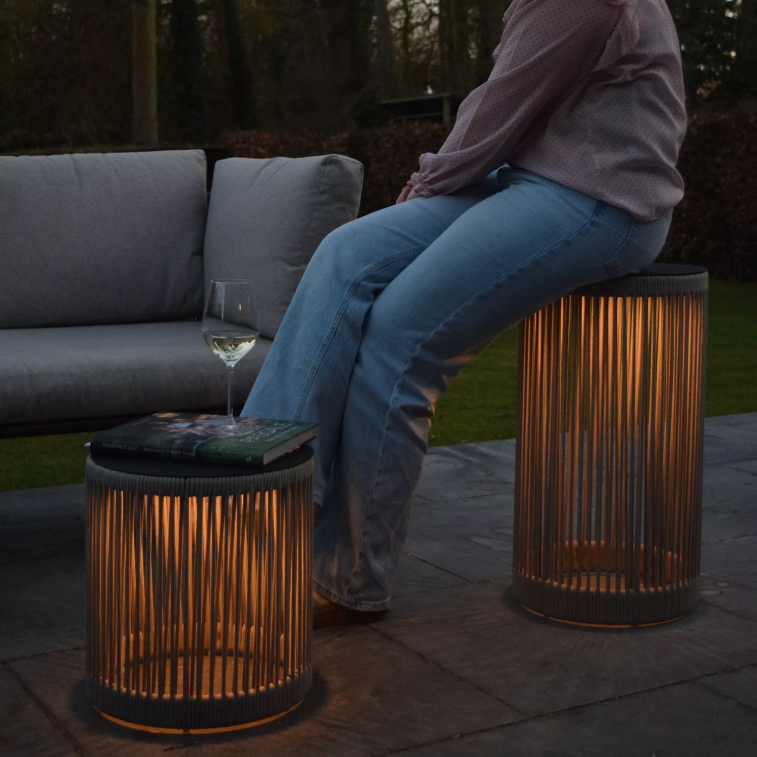 LED Akku Stehleuchte Taupe 3000 K IP44 Hocker Tisch Bekleidung, Hosen, Jeans, Mobiliar