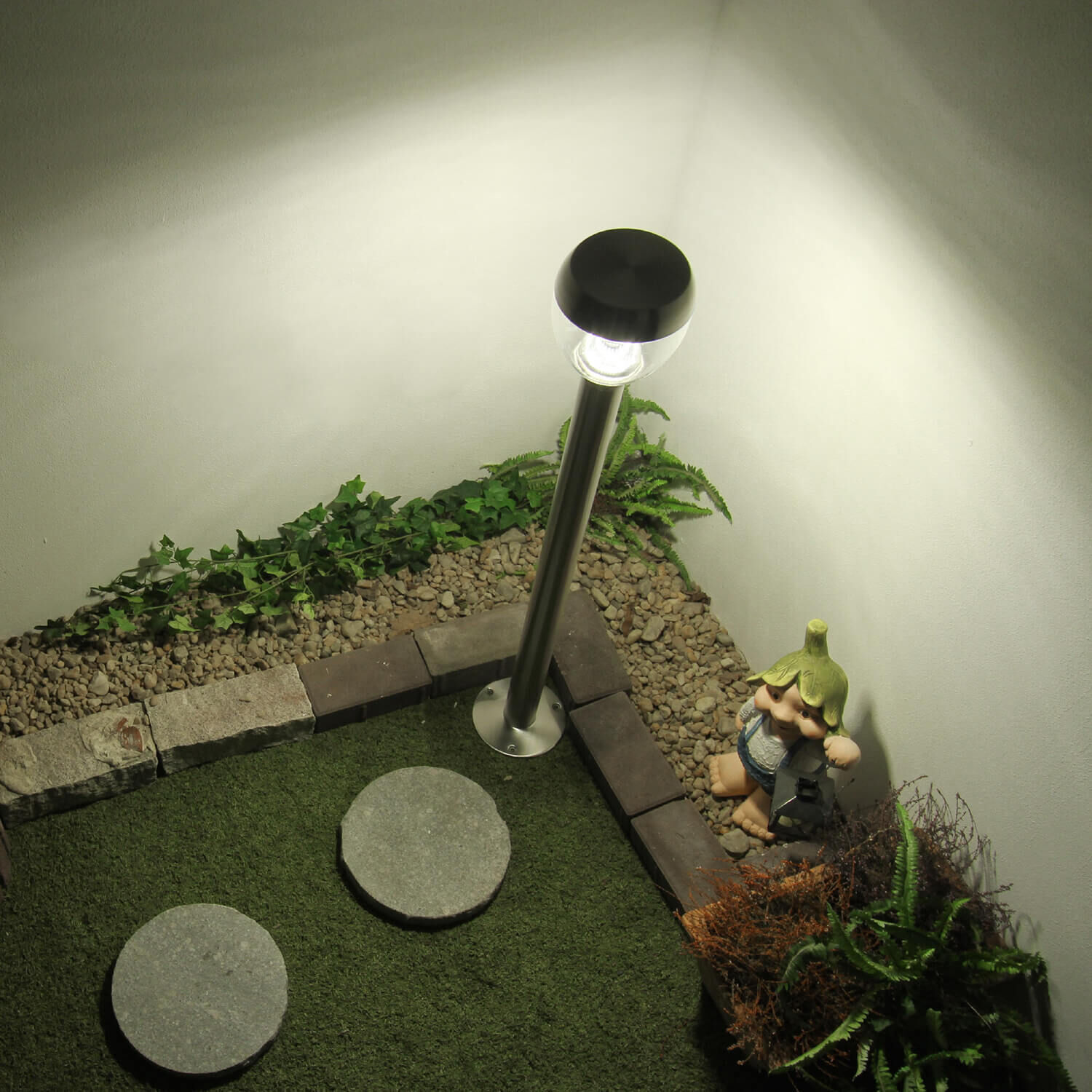Lampe, Person
