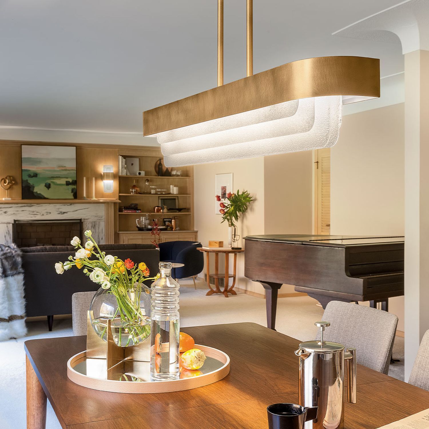 LED Pendelleuchte Metall Glas L: 92,5 cm in Messing Innenarchitektur, Esszimmer, Esstisch, Tisch, Blumen-Arrangement