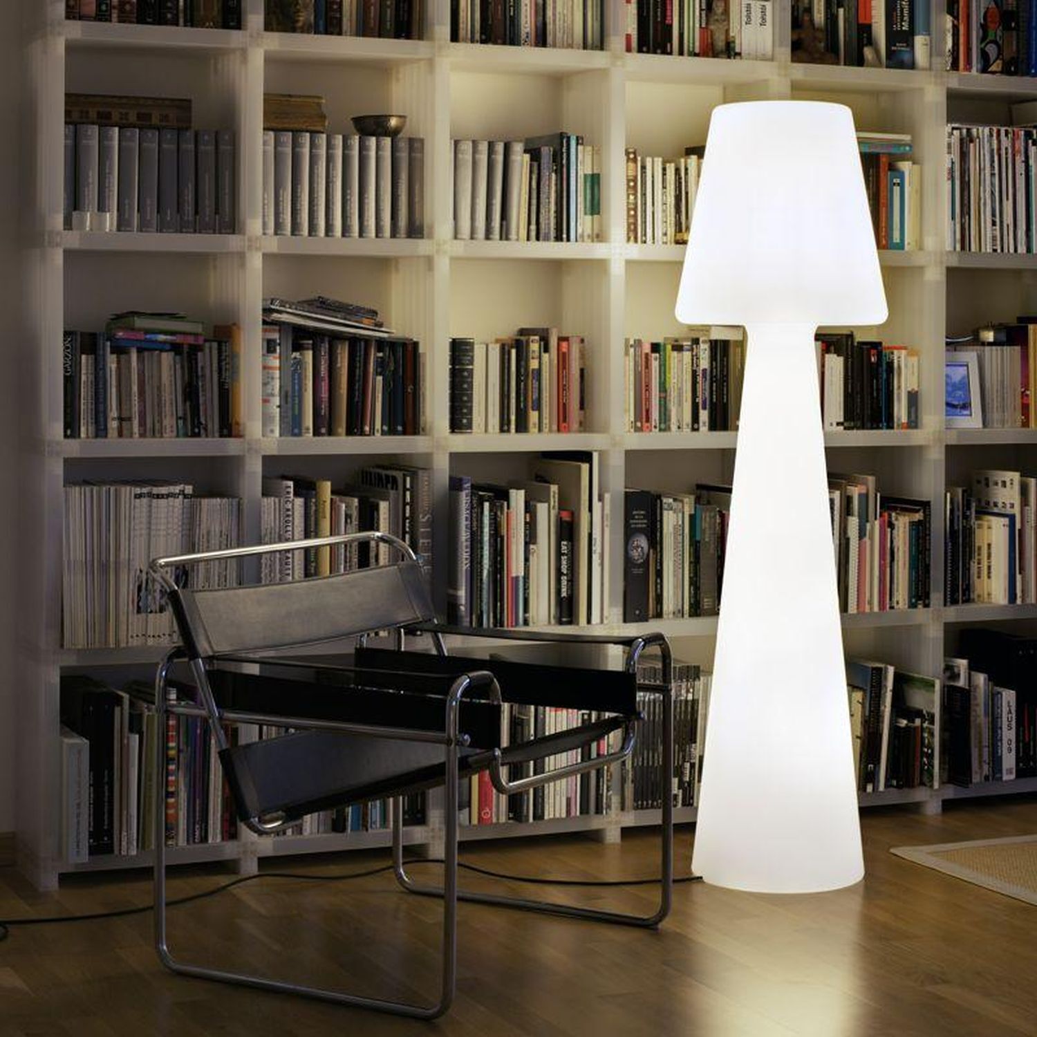 Moebel, Lampe, Stuhl, Bücherschrank