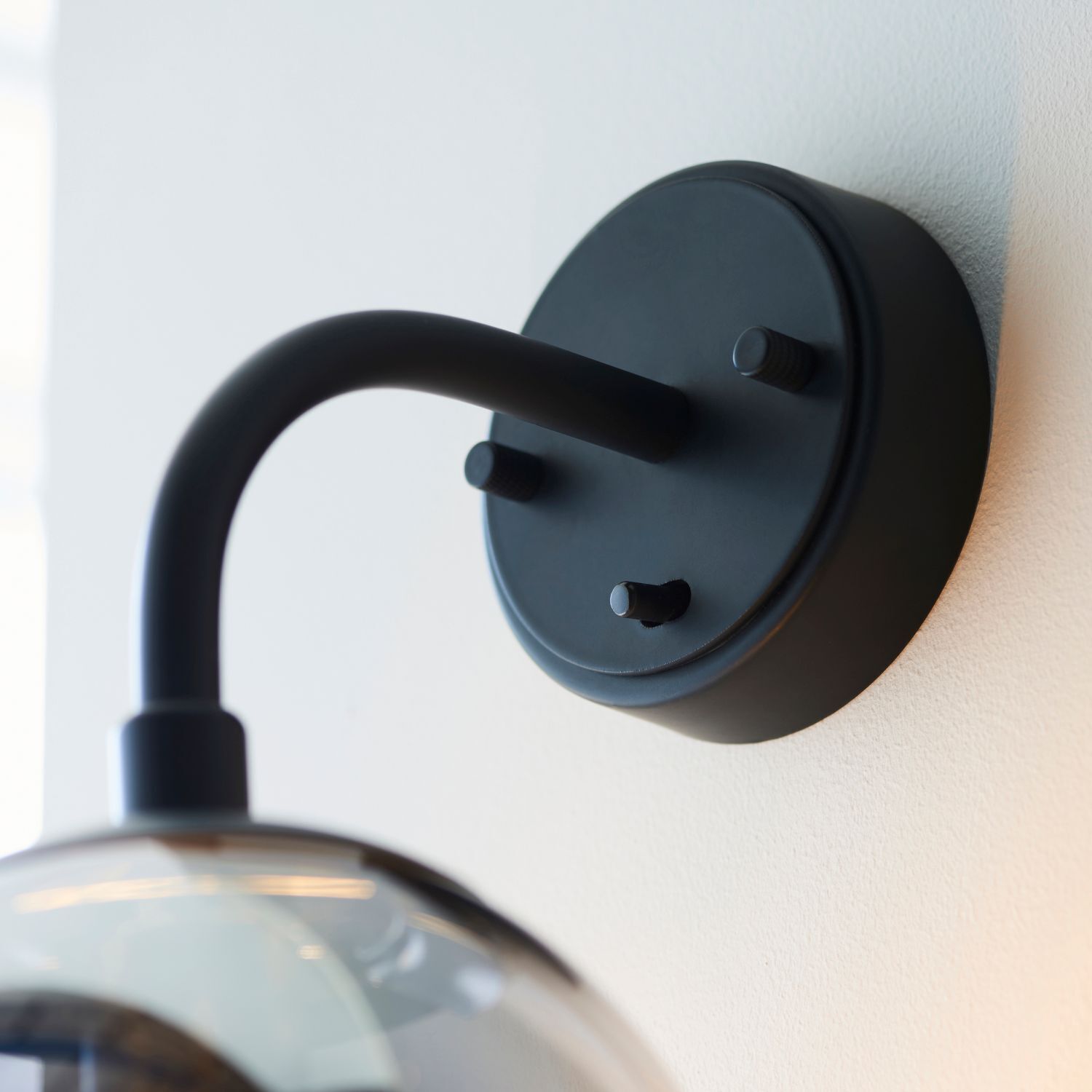 Wandlampe mit Schalter Rauchglas Metall E14 Kugelschirm