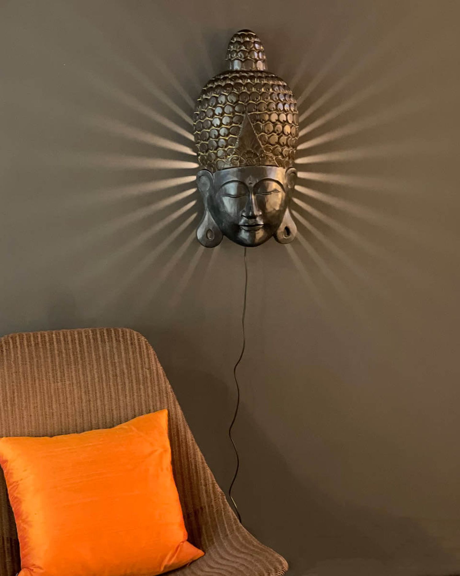 Wandlampe Holz 62,5 cm hoch mit Schalter Stecker E27 Buddha-Kopf, Wandlampe, Wanddeko, Skulptur, Meditationsfigur