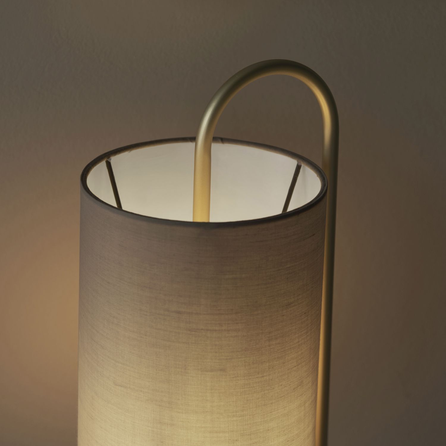 Beistelllampe Stoff Metall 50 cm in Messing antik Grau E27
