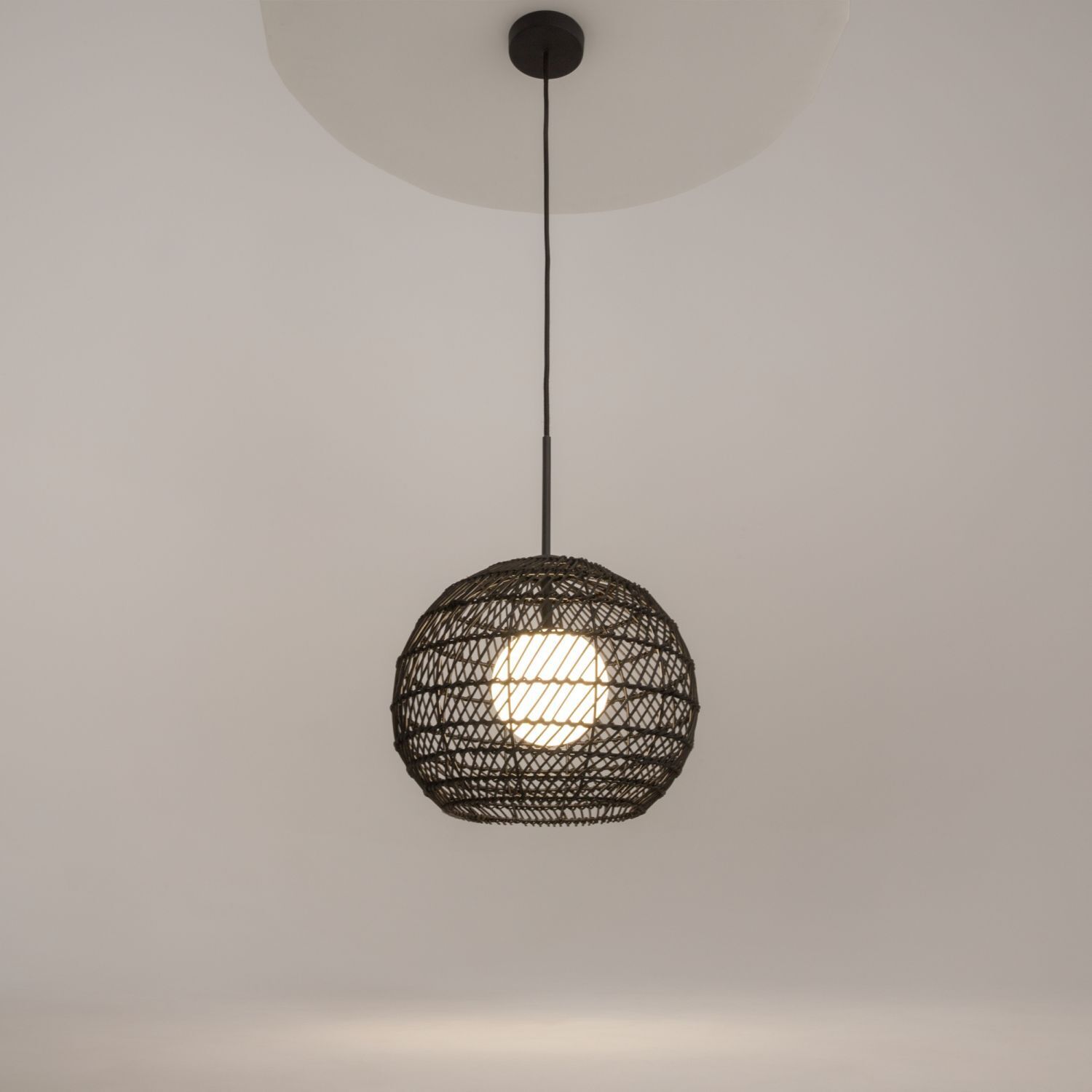 Pendelleuchte Metall Glas G9 rund D: 30 cm Schwarz Weiß