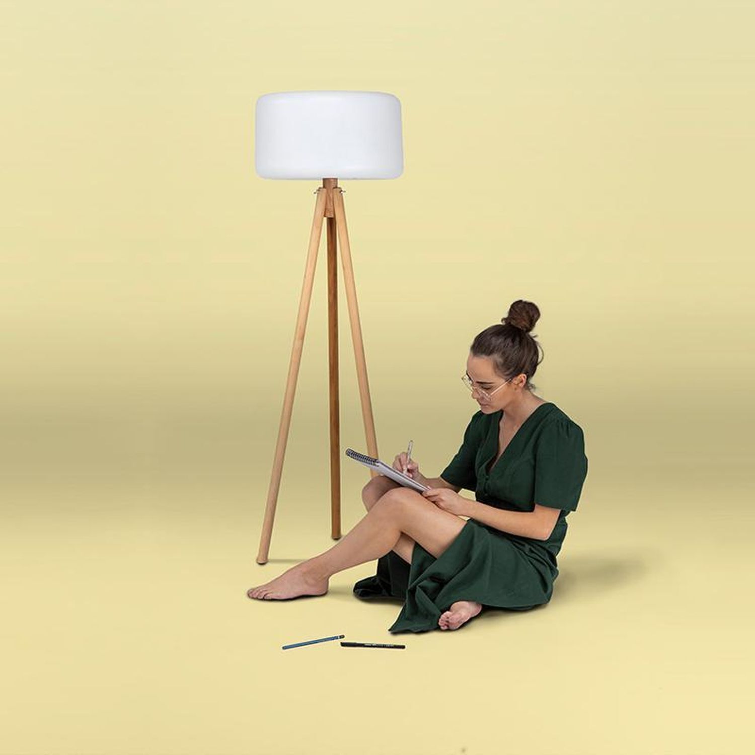 Lampe, Person, Sitzen, Stehlampe