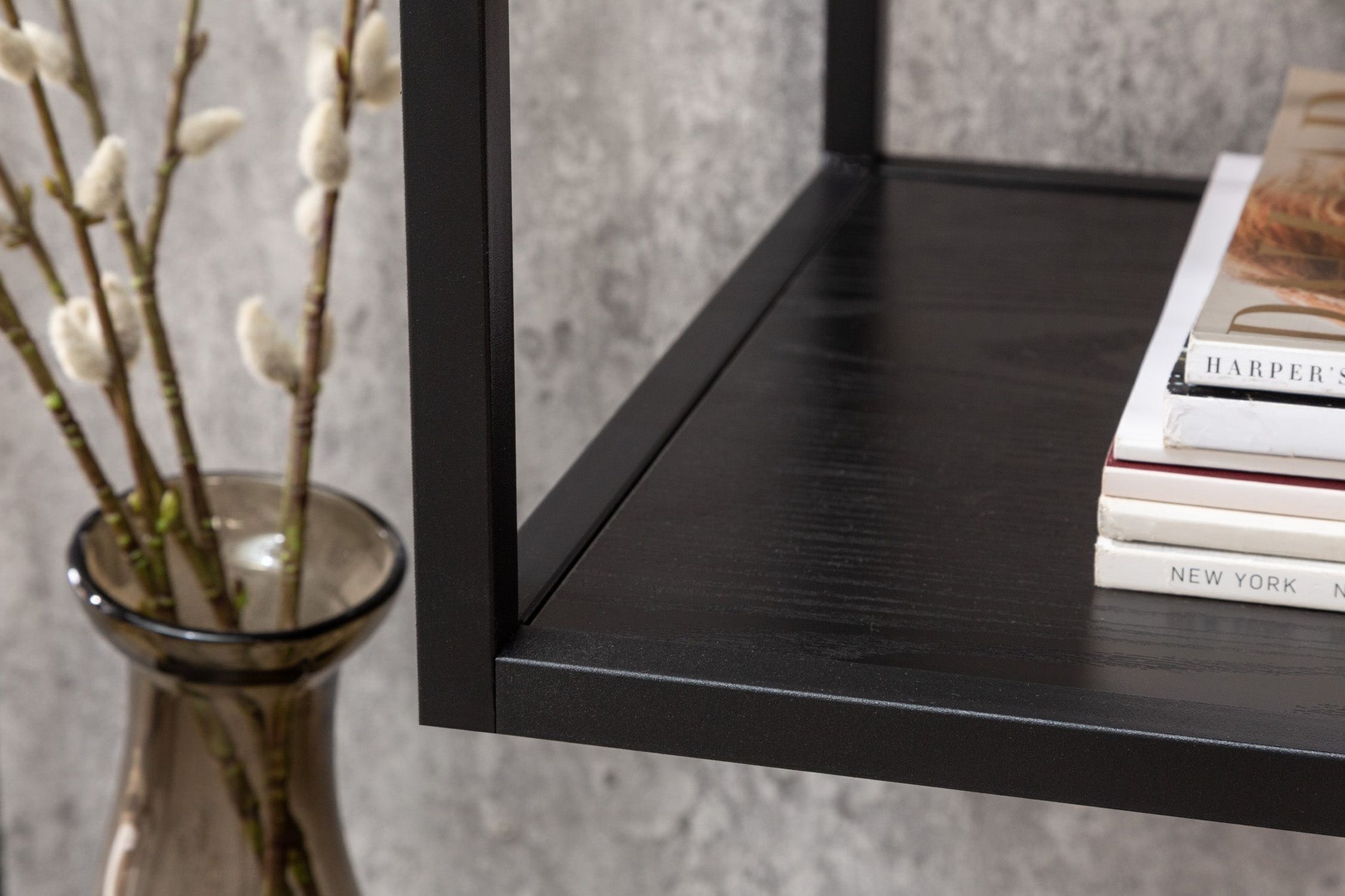 Standregal Schwarz 114 x 185 cm modernes Design VIVEN Pflanze, Innenarchitektur, Krug, Mobiliar, Fensterbank