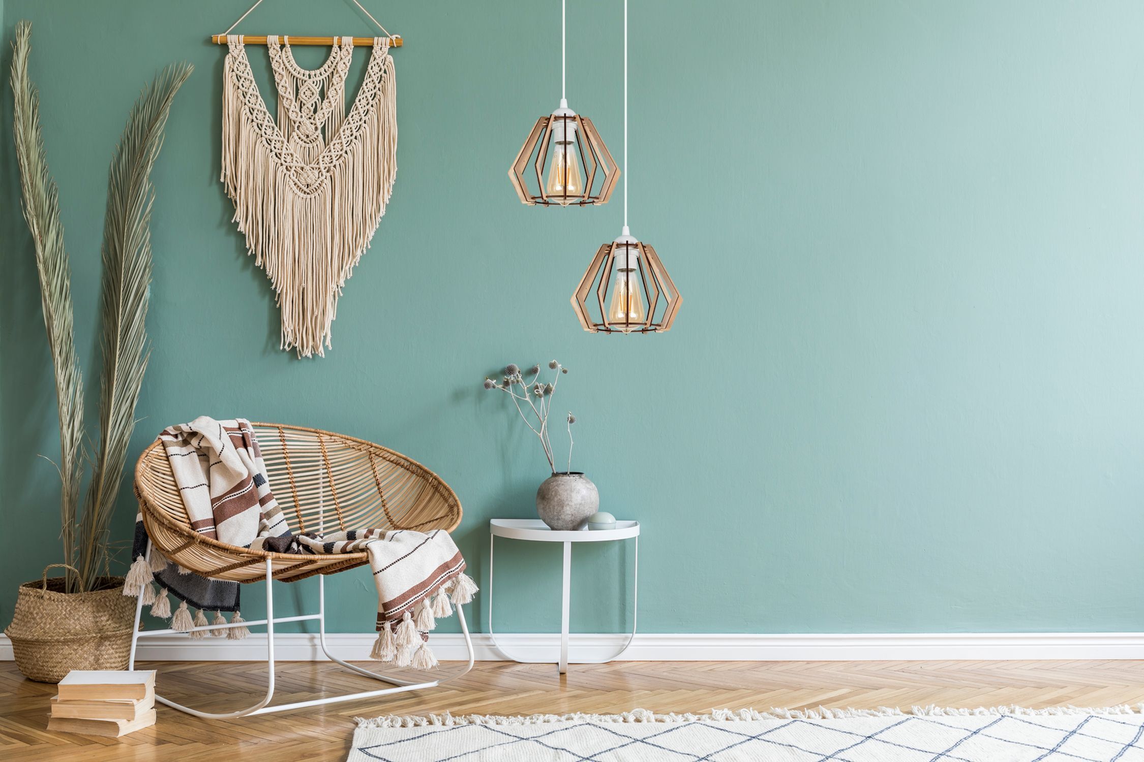 boho-deko, wandbehang, macrame, rattan-stuhl, pendelleuchten