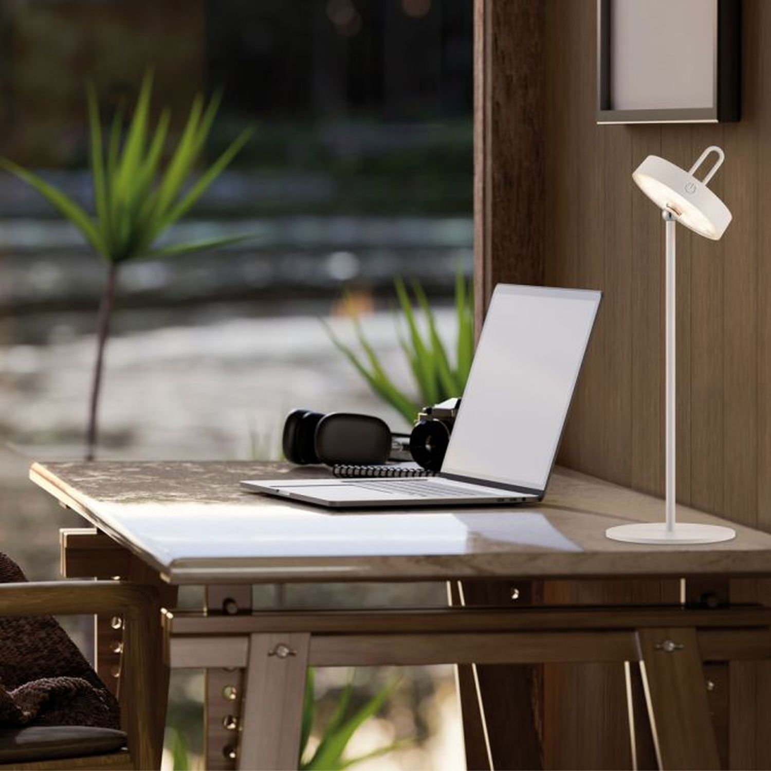 Moebel, Tabelle, Lampe, Schreibtisch, Laptop
