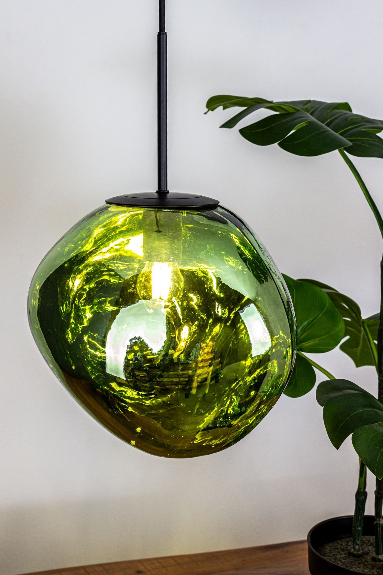 Runde Pendelleuchte Glasschirm in Grün Ø28 cm stylisch
