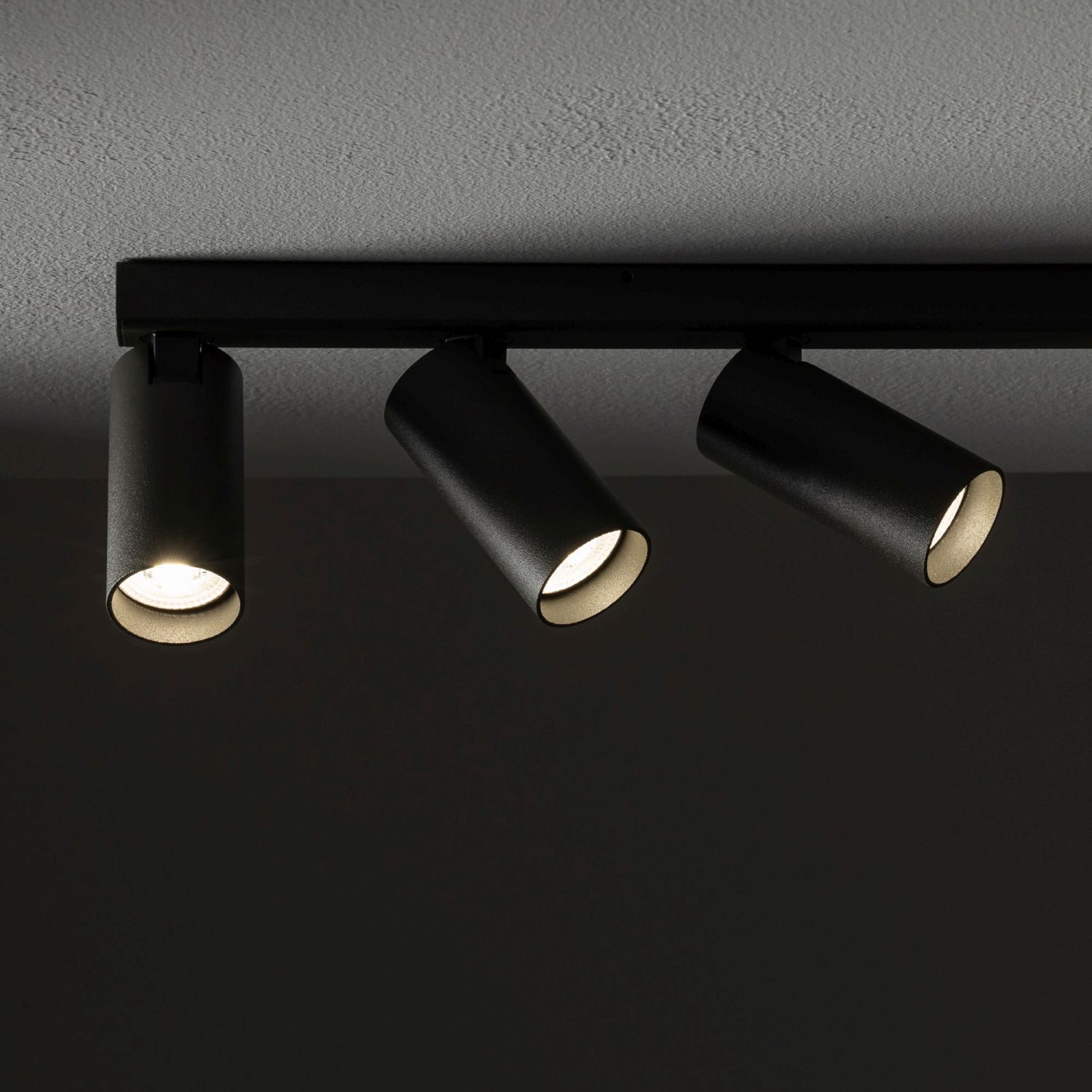 deckenbeleuchtung, austauschbare-lampen, spotlight, dunkle-wand, wandlampen