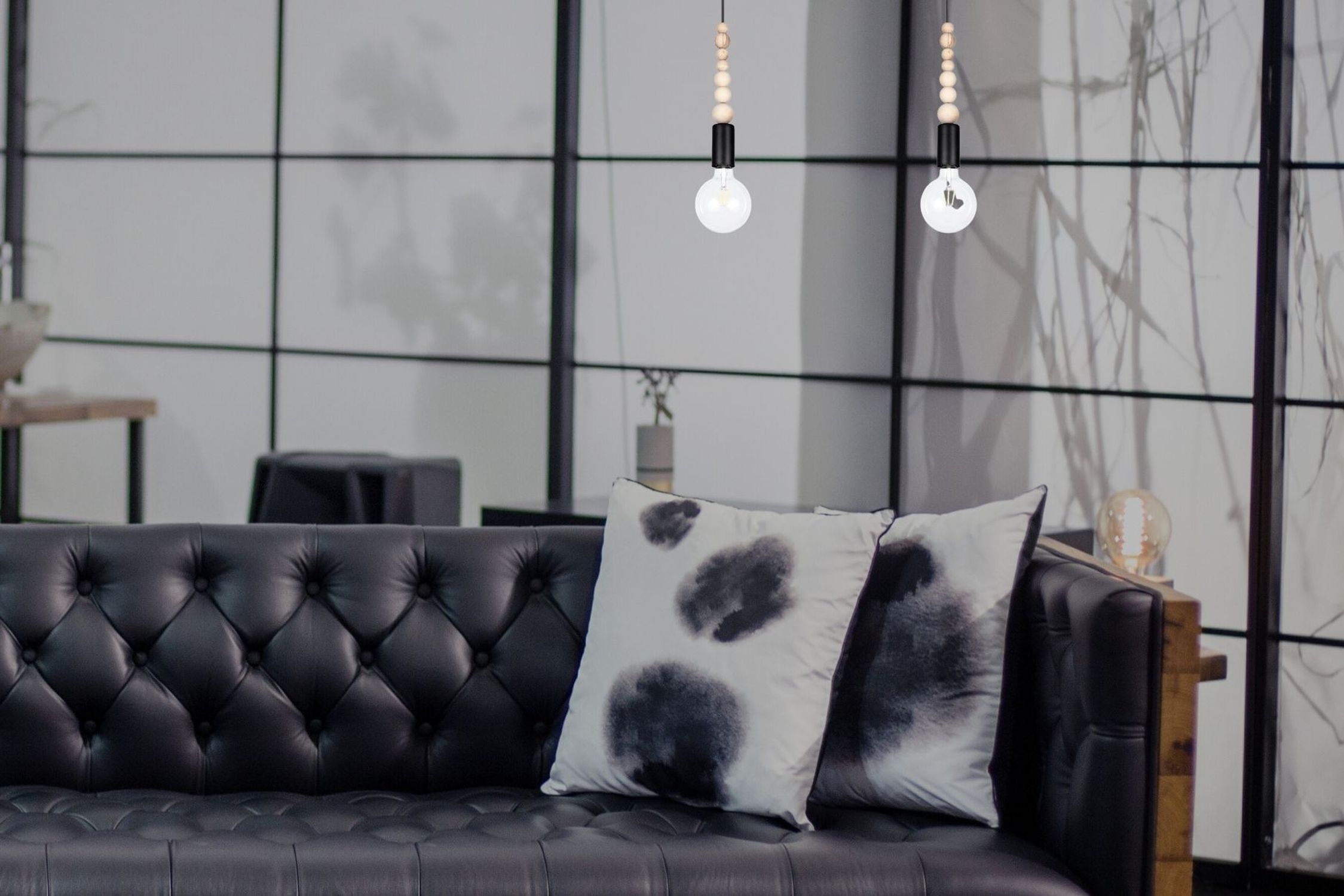 Lange Hängelampe Schwarz Holz Metall L:40 cm E27 2-flmg Kissen, Dekoration für Zuhause, Couch, Innenarchitektur, Wohnzimmer