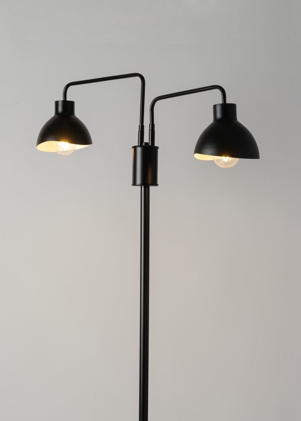 Schwarze Stehleuchte Metall Weiß groß 162 cm E27 Lesen