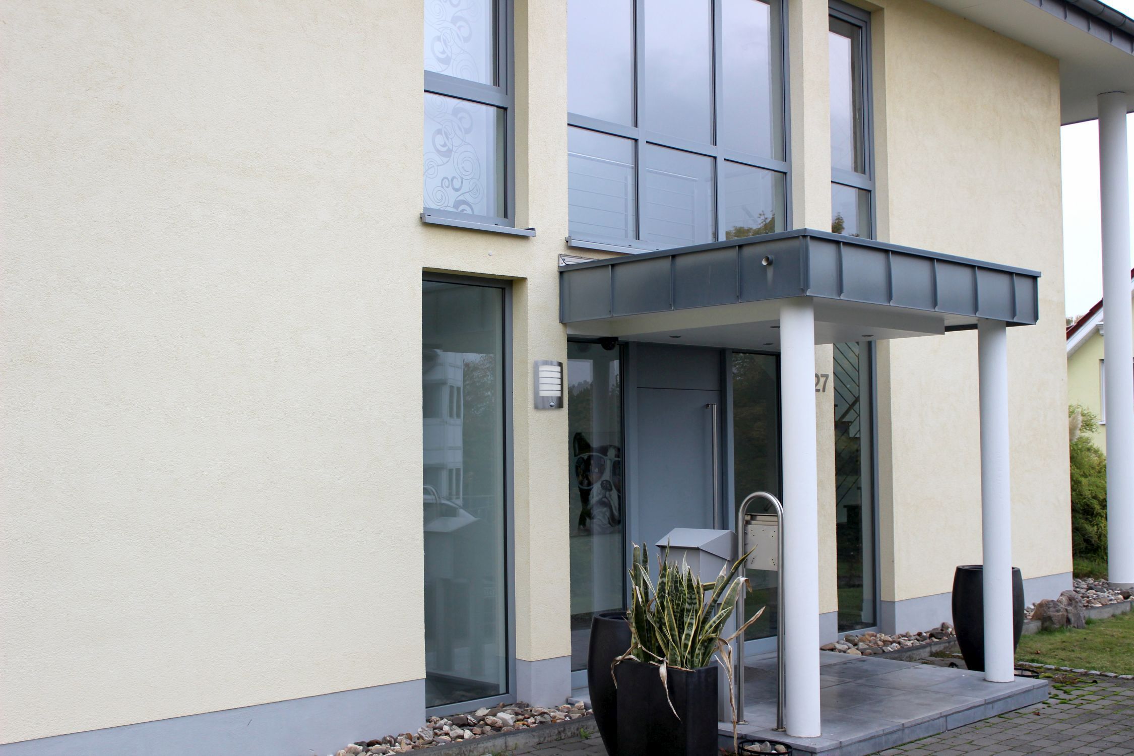 Wohnen, Haus, Portikus, Pflanze, Tür