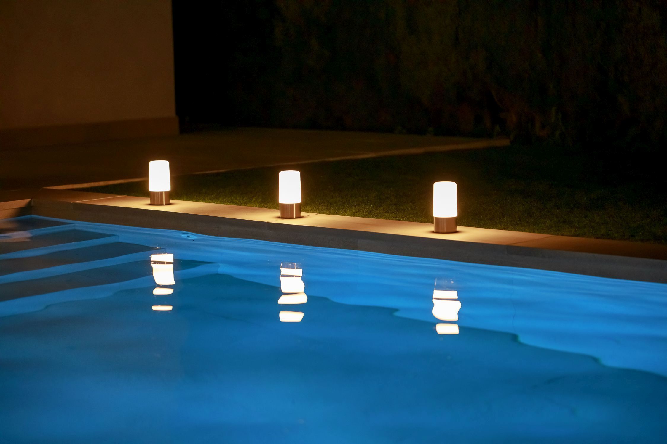 Akku Tischlampe LED Dimmer Farbwechsel tragbar IP44 außen Hotel, Urlaubsort, Beleuchtung, Schwimmbad