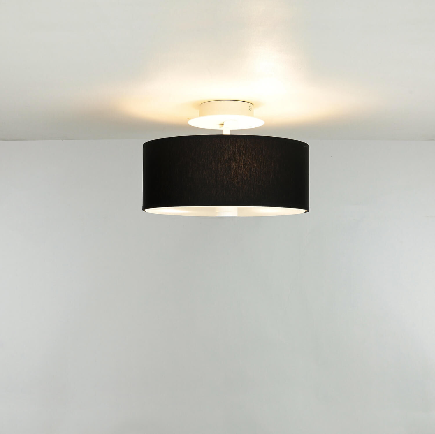 Runde Deckenlampe Schwarz Ø 30 cm blendarm Stoff Glas