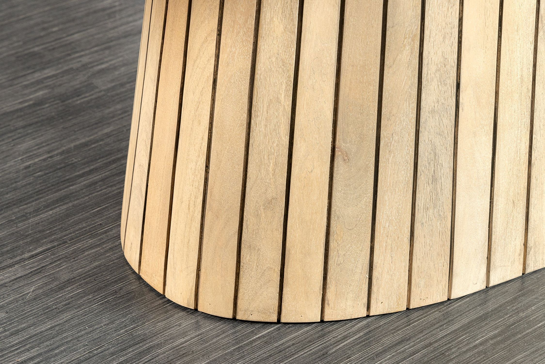 Esstisch oval Holz 220 cm lang Japandi Säulenfuß