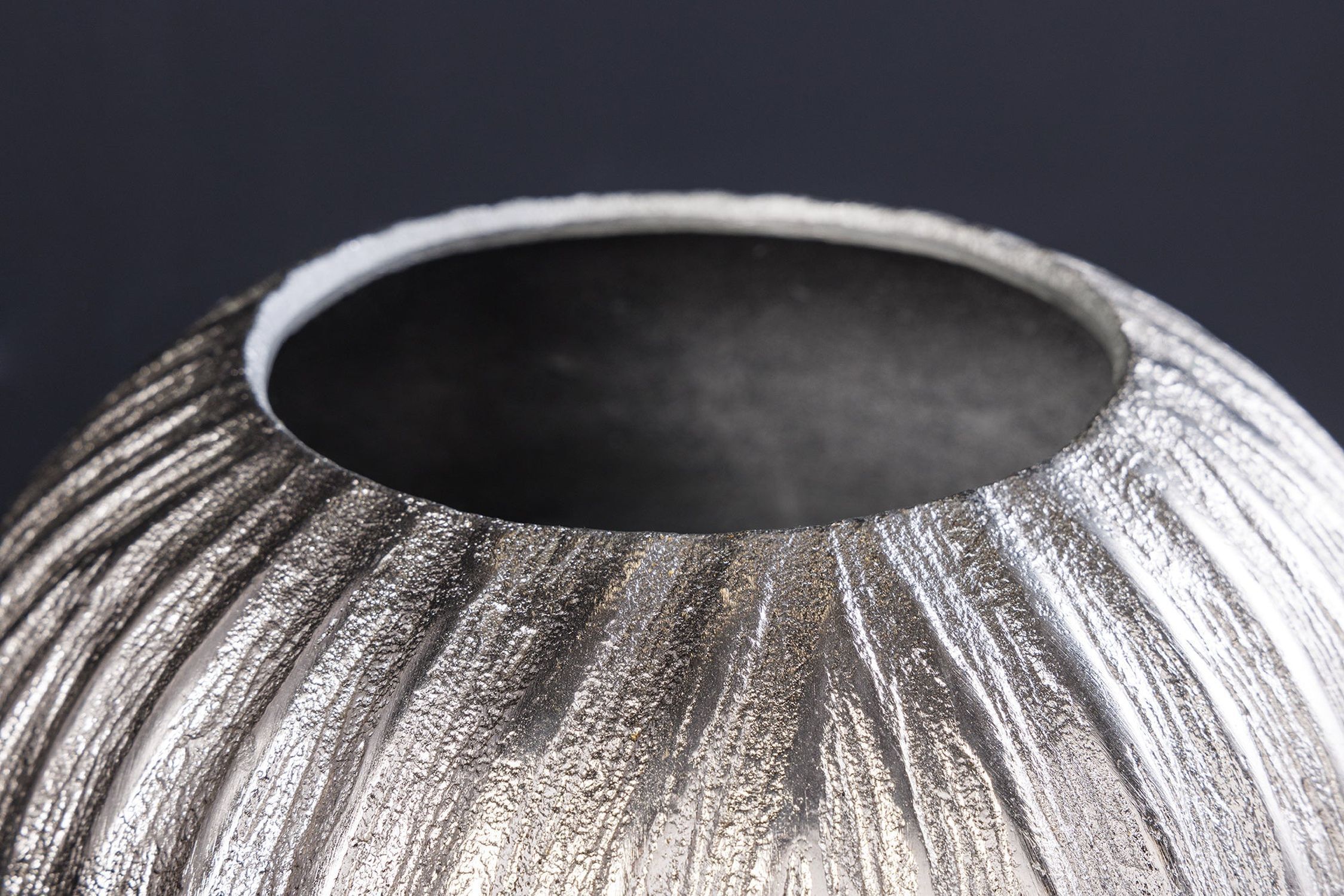 Dekovase rund Ø 24 cm in Silber Handarbeit Hammerschlag Unikat Lampe