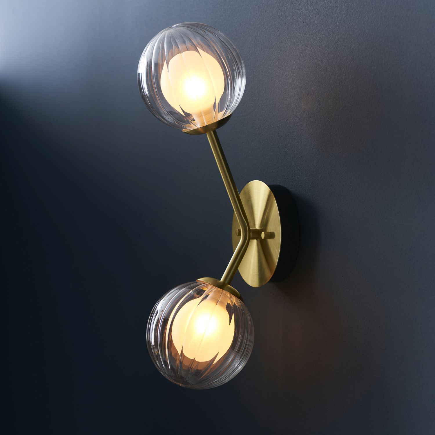Wandlampe Glas Metall 40 cm hoch in Messing Weiß 2x G9 Kugel