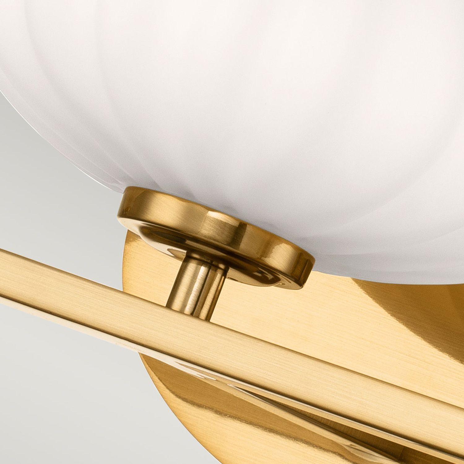 Wandlampe Spiegel 63,5 cm Metall Glas in Cold Weiß LED G9 IP44