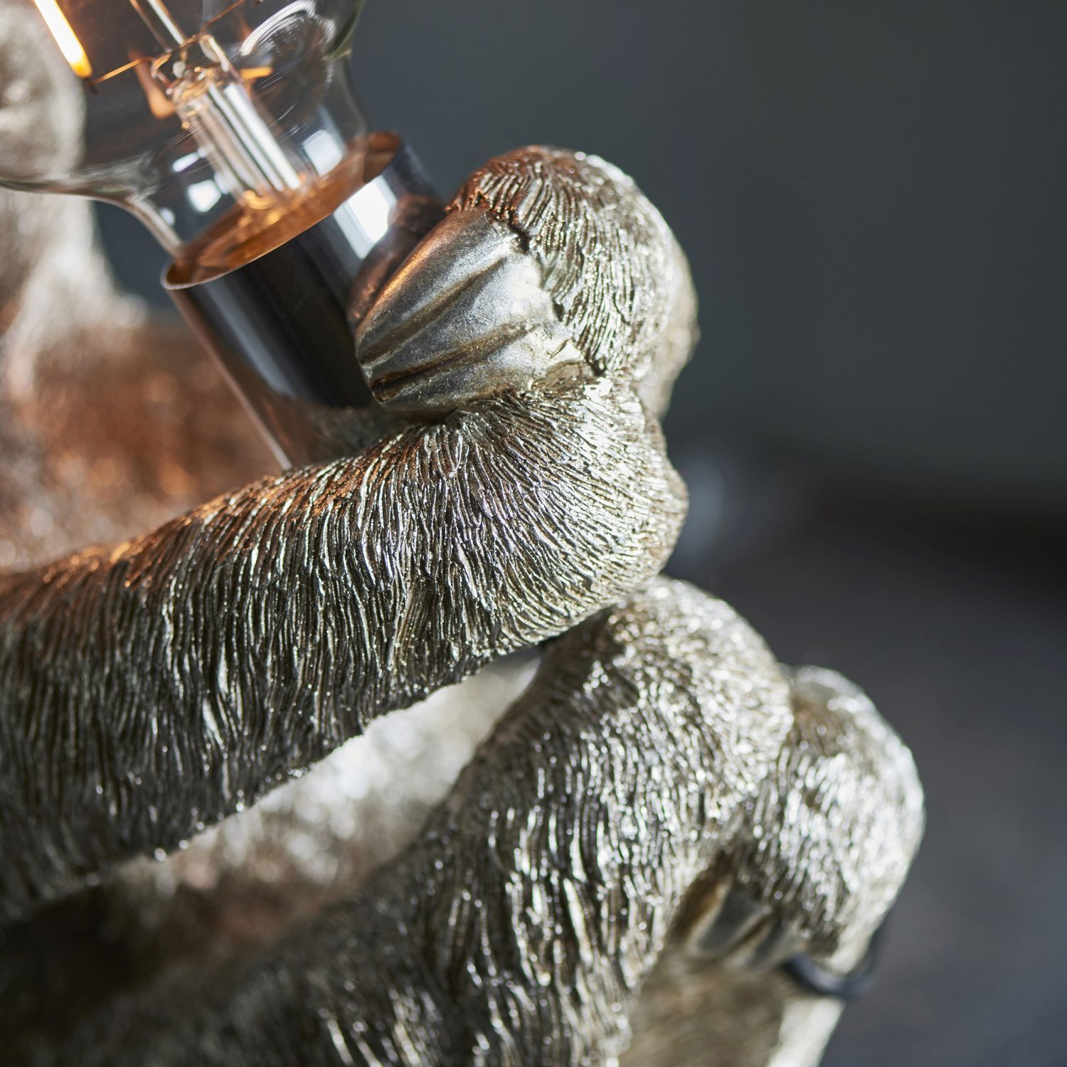Tischleuchte klein in Silber antik Faultier Polyresin Metall