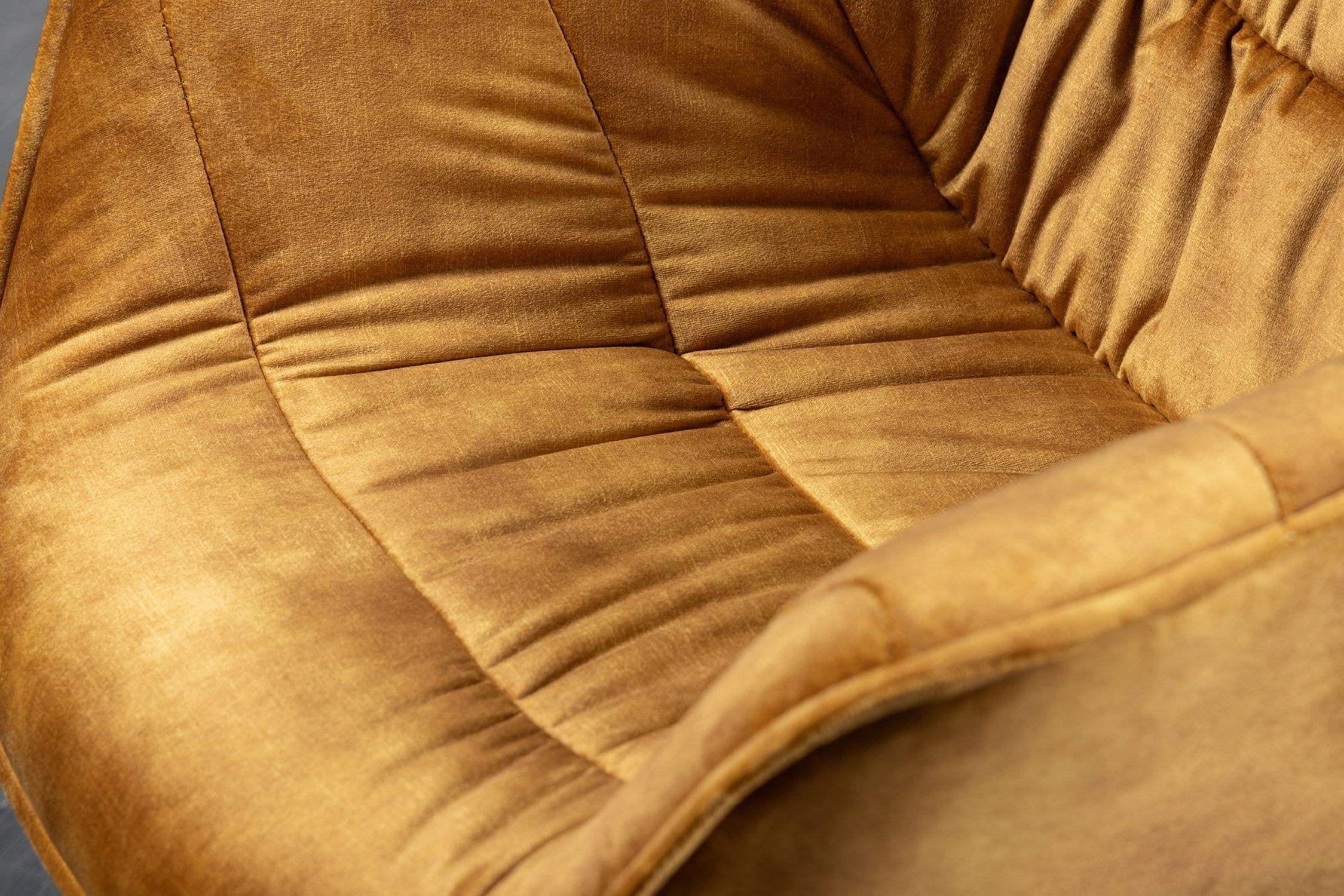 Couch, Mobiliar