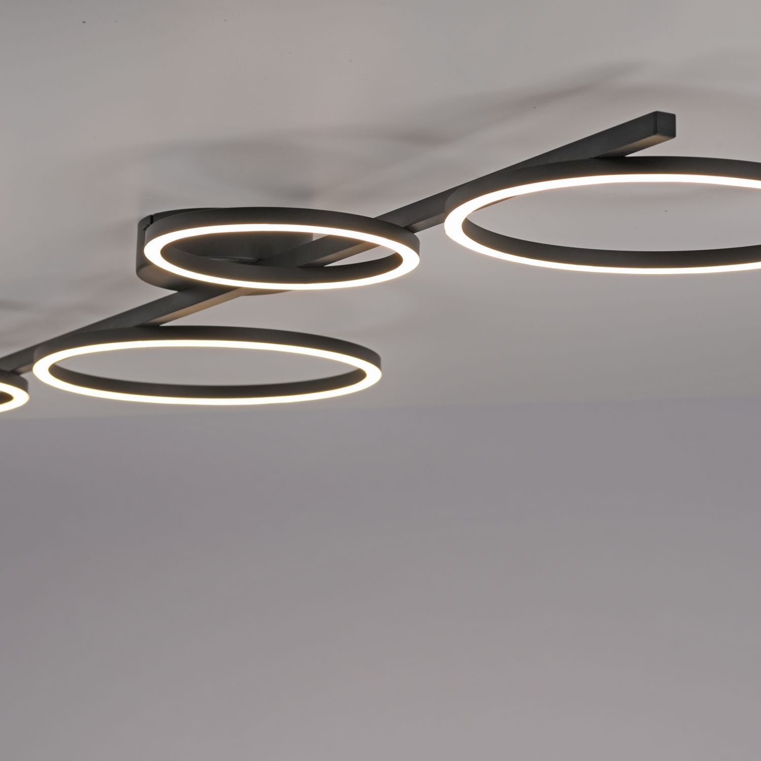 Schwarze LED Deckenlampe Metall 120 cm länglich 4850 lm