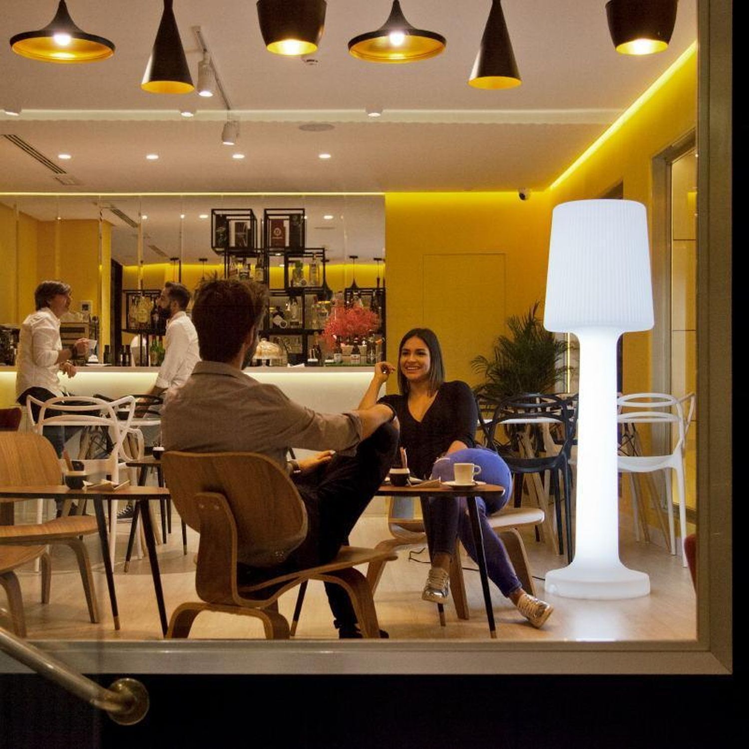 LED Stehleuchte Outdoor Kabel Stecker 165 cm IP65 6000 K Weiß Restaurant, Erwachsener, Weiblich, Person, Frau