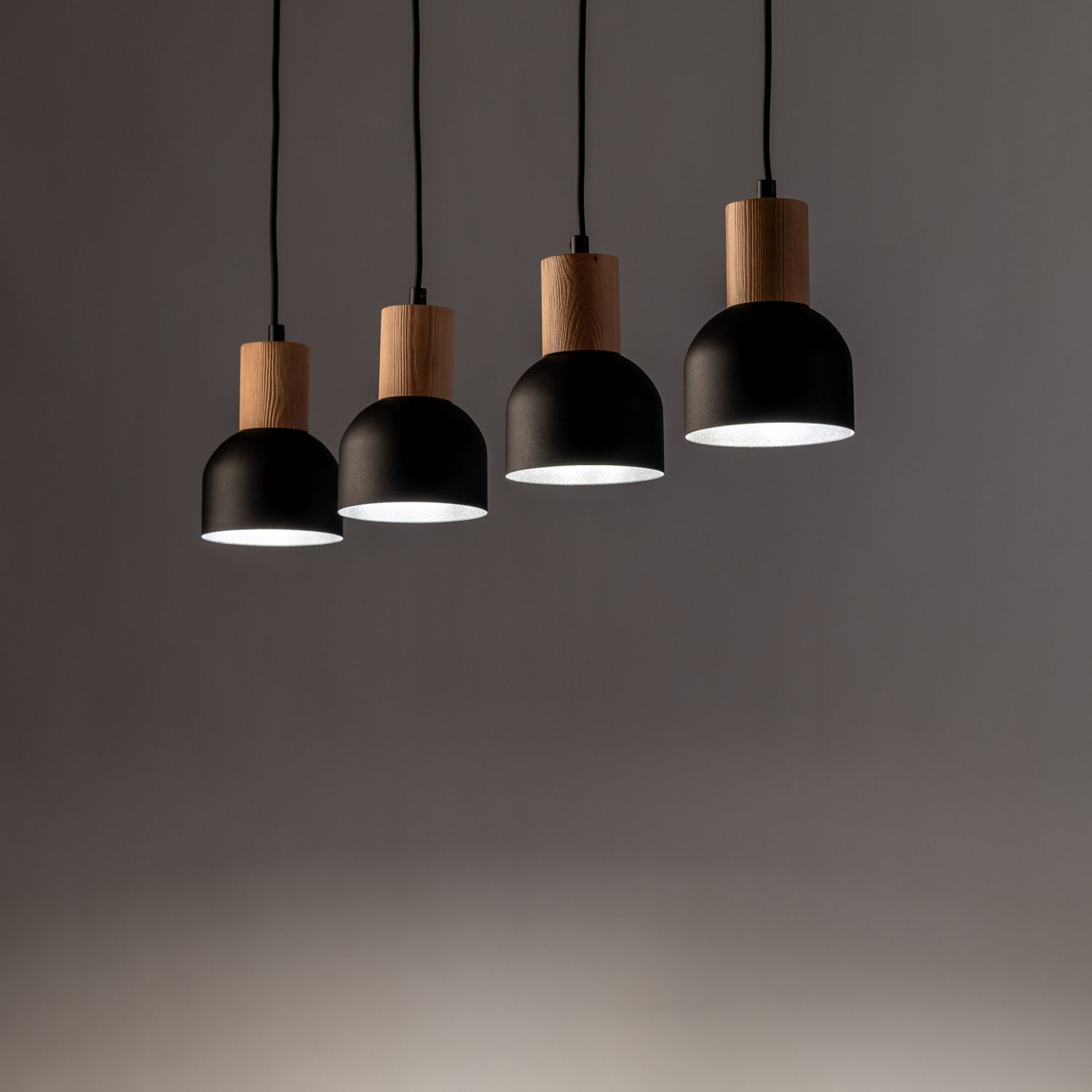 Hängeleuchte Metall Holz E27 Schwarz Holz 4-flammig Lampe, Beleuchtung