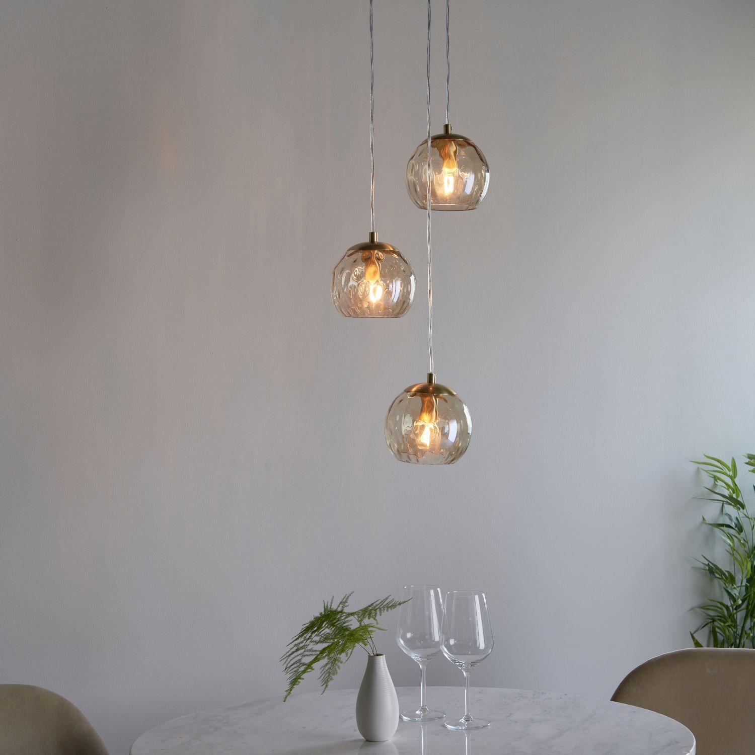 Hängeleuchte Rauchglas Metall B: 31 cm H: max. 137,5 cm verstellbar in Messing Champagner 3-flammig E14 Kugel Schirm Hängelampe Esszimmer