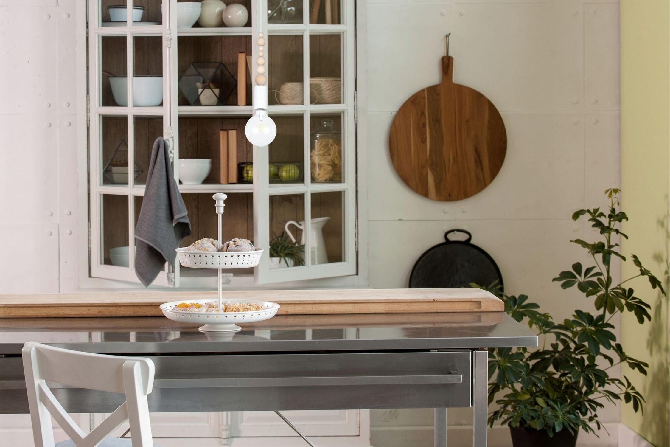 kitchen, küche, hängelampe, backwerk, servierplatte