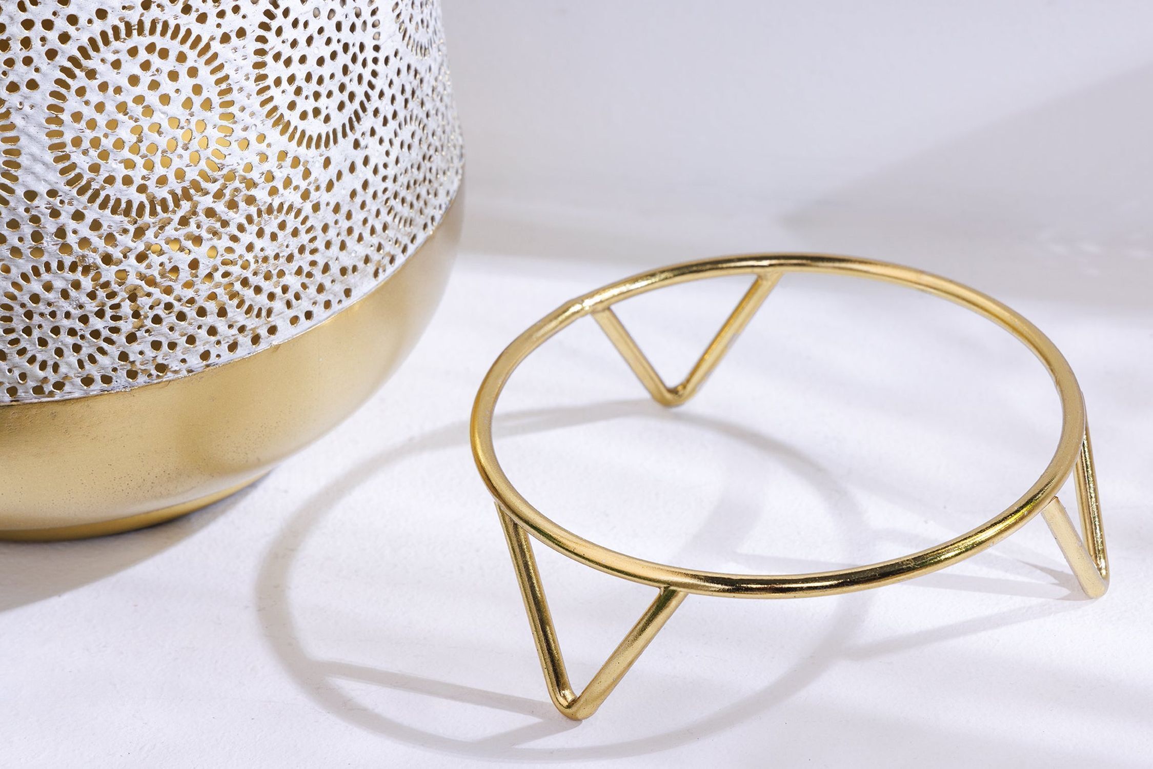 Kerzenhalter Weiß Gold aus Eisen H: 25 cm Handarbeit Manschette, Mobiliar