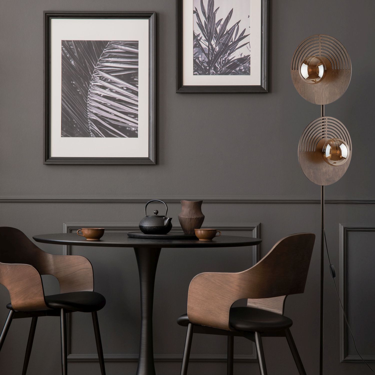 Esstisch, Kaffeetafel, Teekanne, Vase, Wanddeko