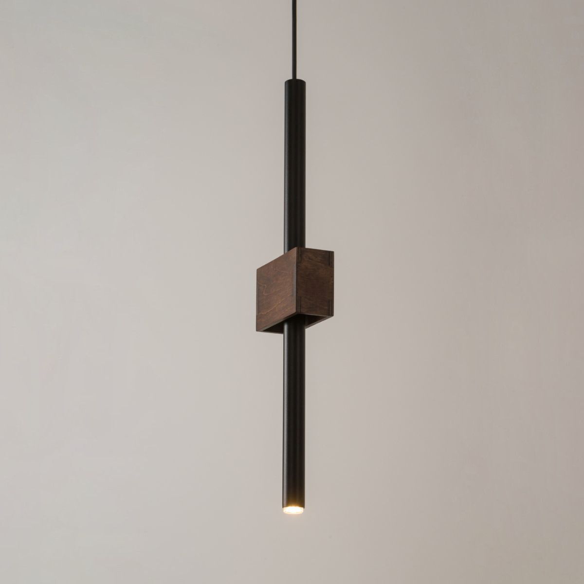 Moderne Pendelleuchte Metall Holz Schwarz G9 wohnlich