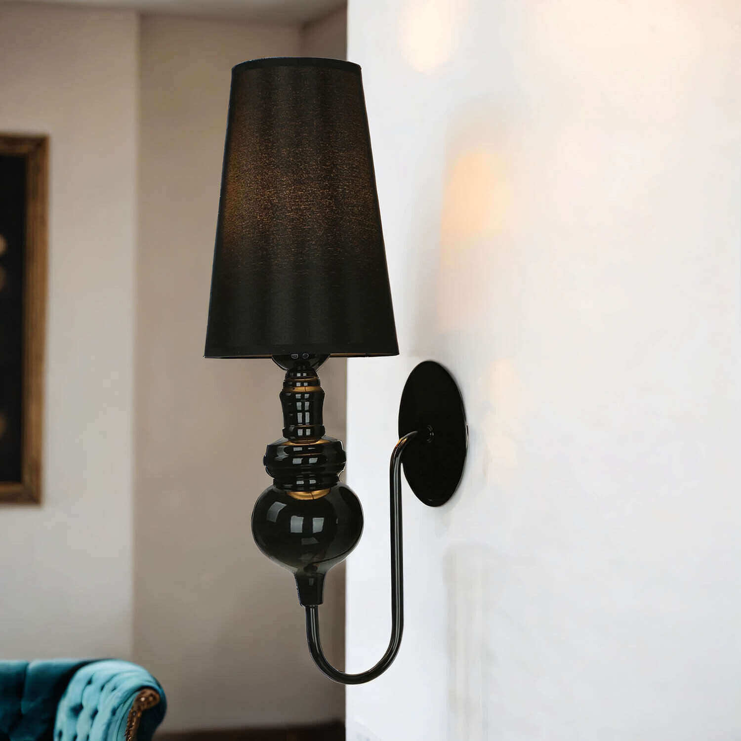 Design Wandleuchte in schwarz-gold
