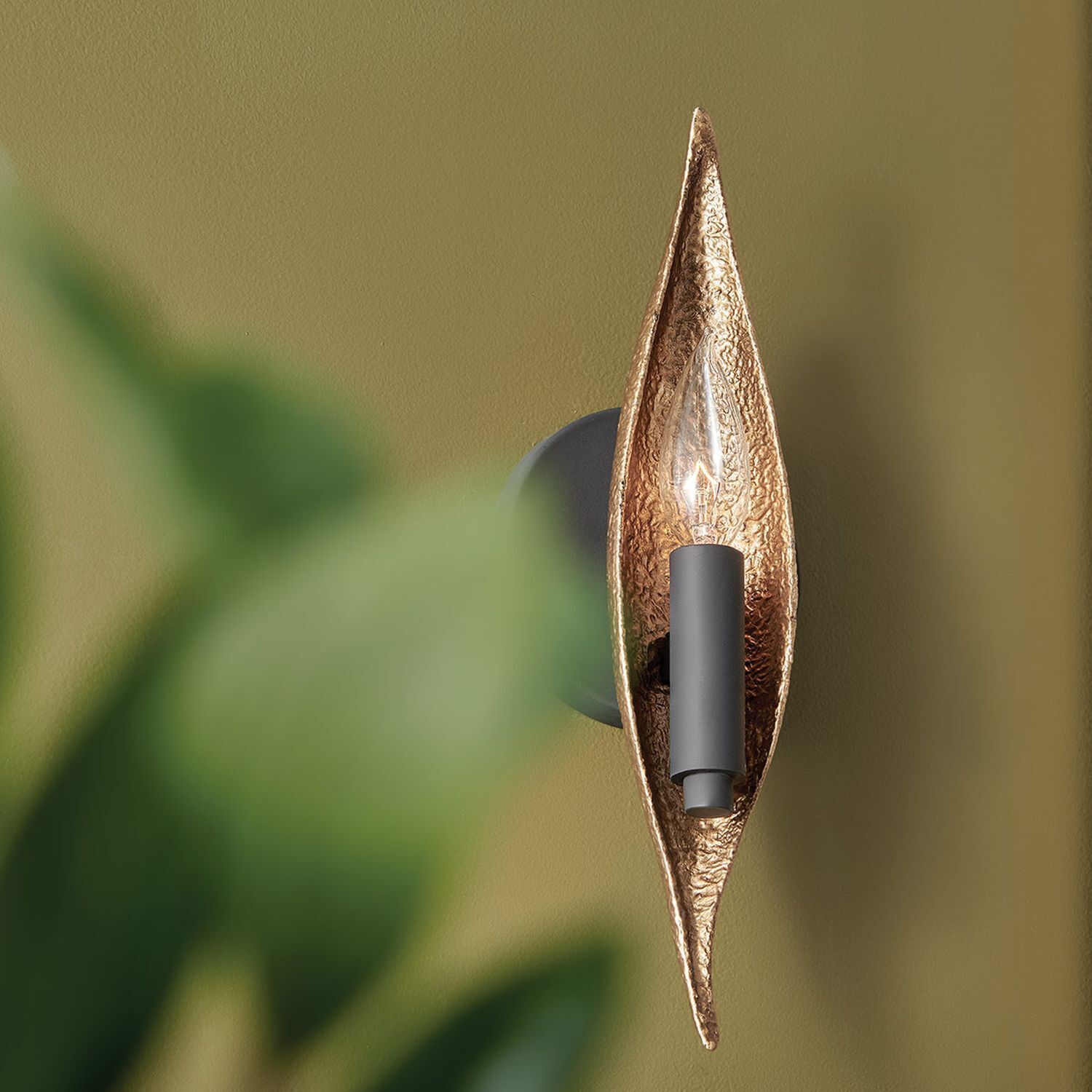 Wandleuchte Schwarz Gold 33 cm hoch für E14 IZORA