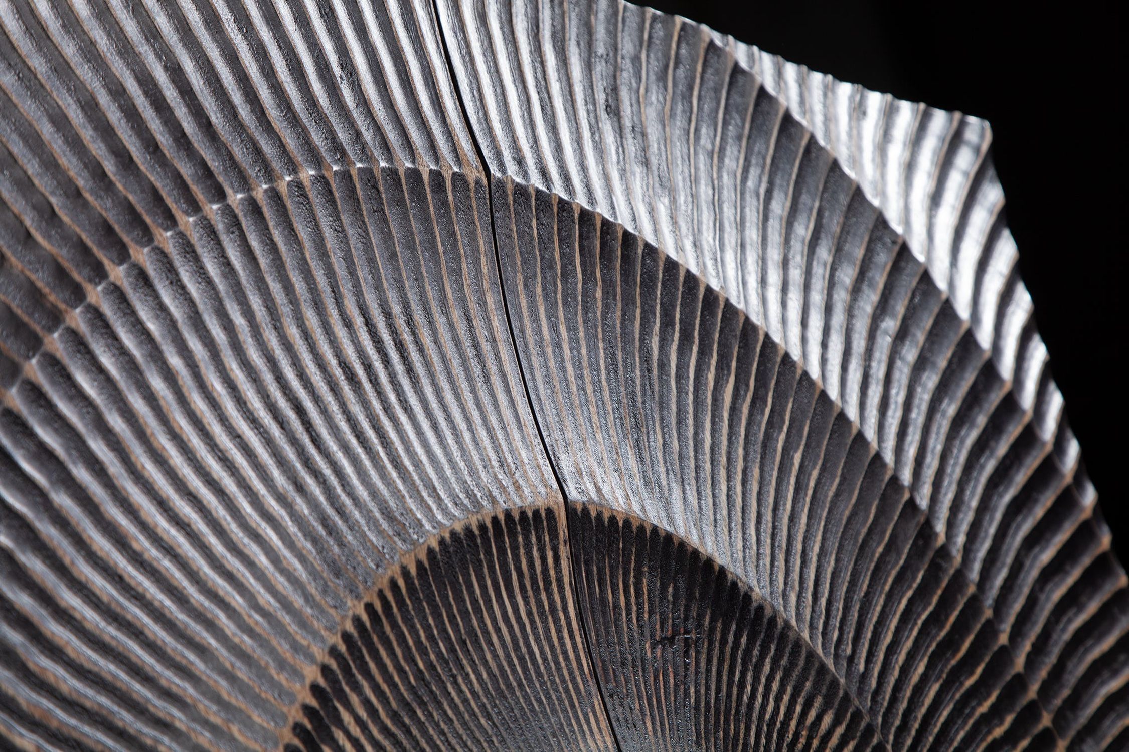 Dekoratives Highboard Schwarz Gold H: 120 cm Handarbeit Motor, Maschine, Pflanze