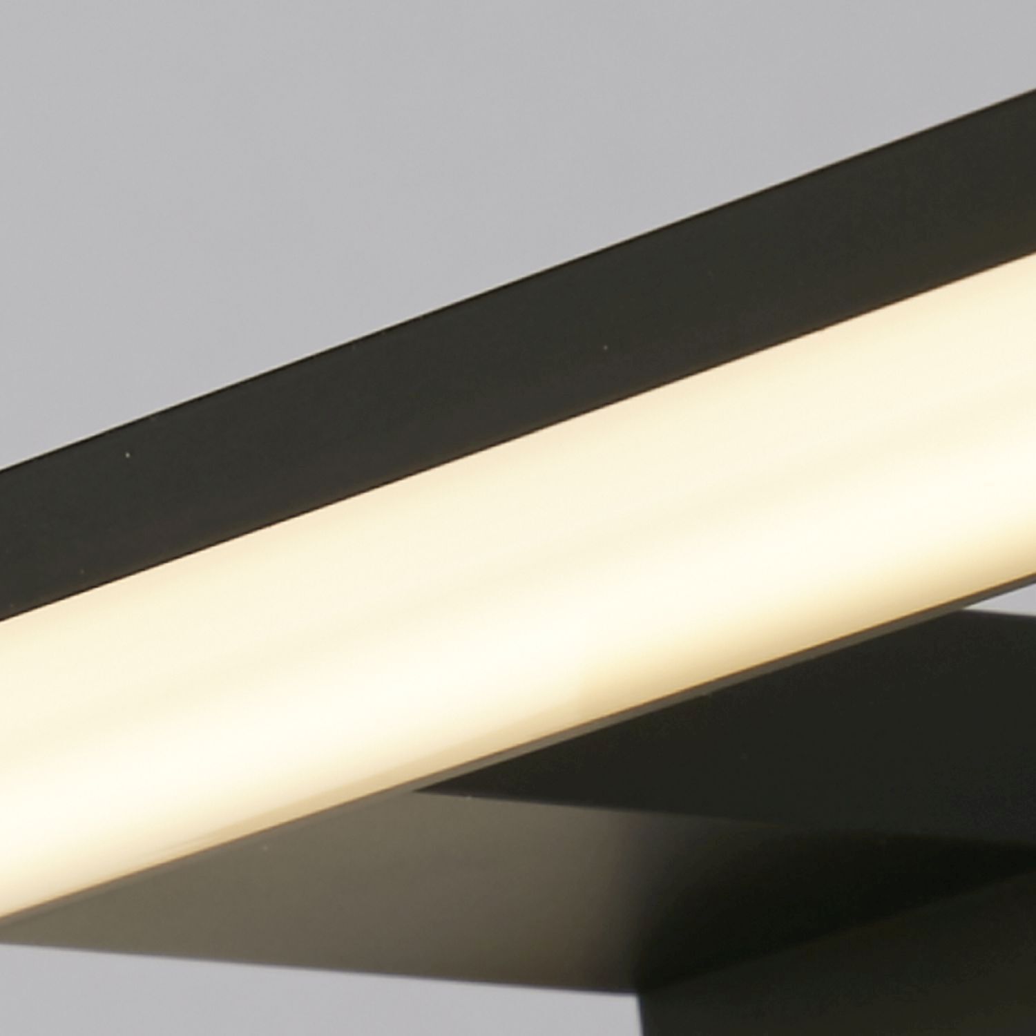 Schwarze LED Spiegelleuchte Aluminium IP44 9 W 3000 K