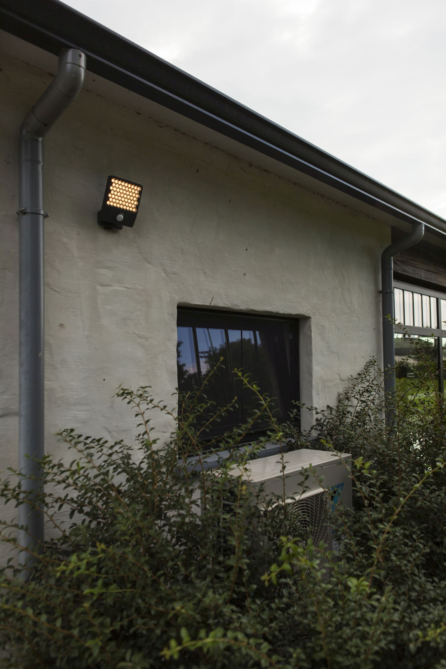 LED Wandlampe mit Bewegungsmelder 3000 K IP54 beweglich