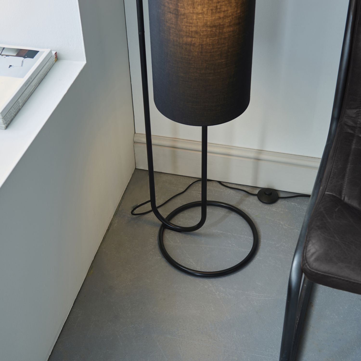 Stehleuchte Schwarz 136 cm niedrig Modern Stoff Metall E27