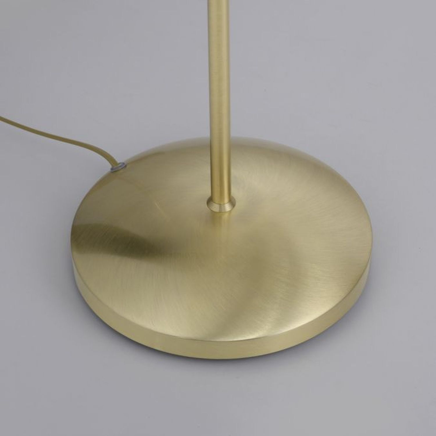 Lampe, Elektrisches Gerät, Mikrophon, Mobiliar