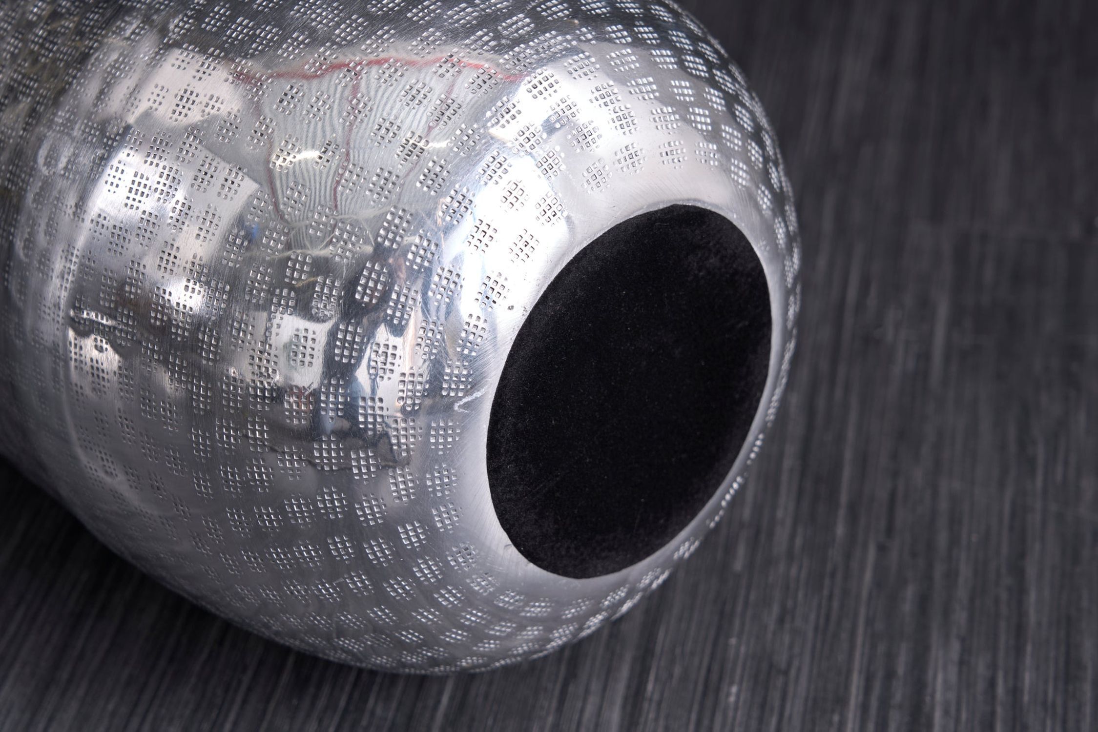 Dekovase in Silber antik Hammerschlag H: 25 cm Handarbeit Dekovase in Silber antik Hammerschlag H: 25 cm Handarbeit