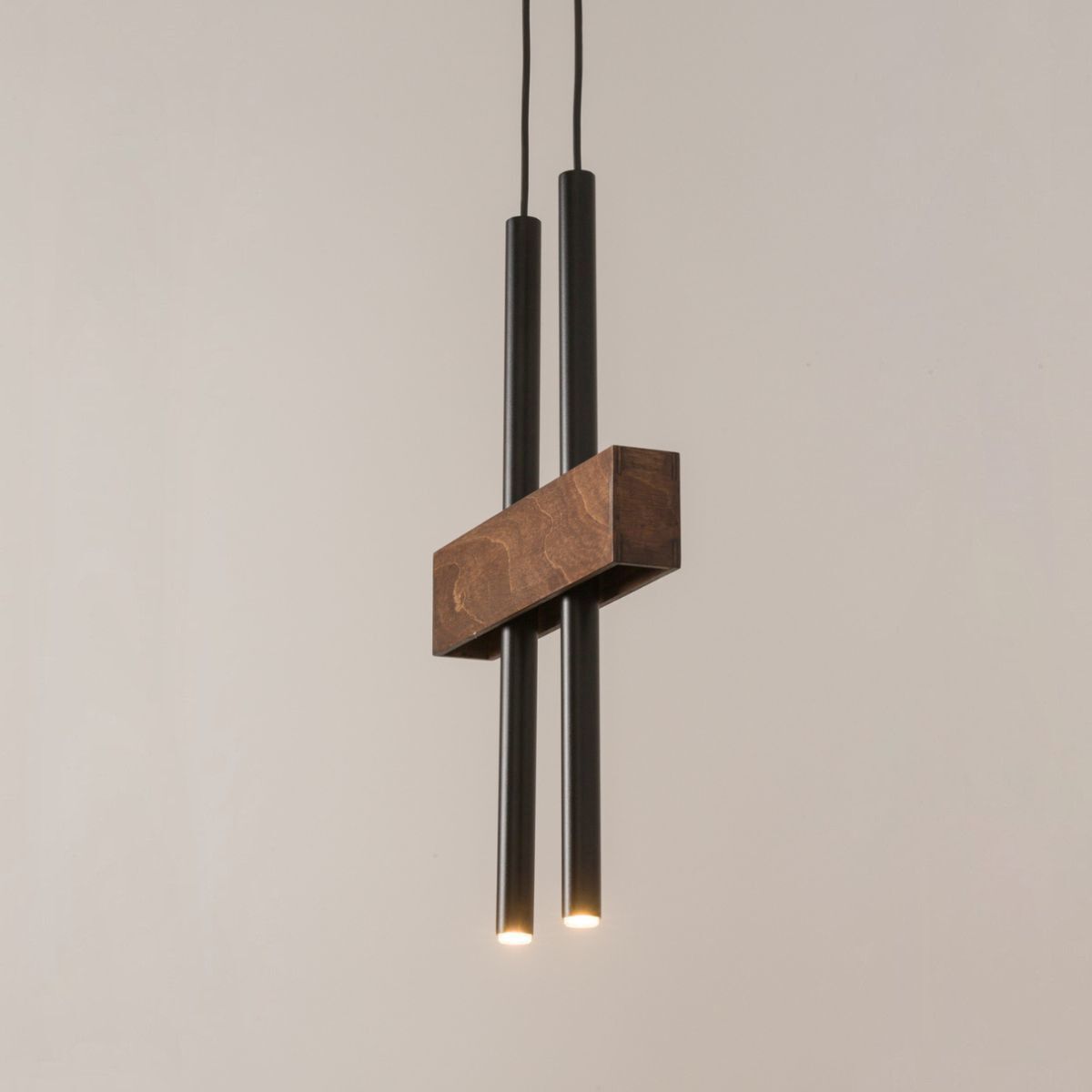 Lange Hängelampe Metall Holz Schwarz 2-flammig 31 cm