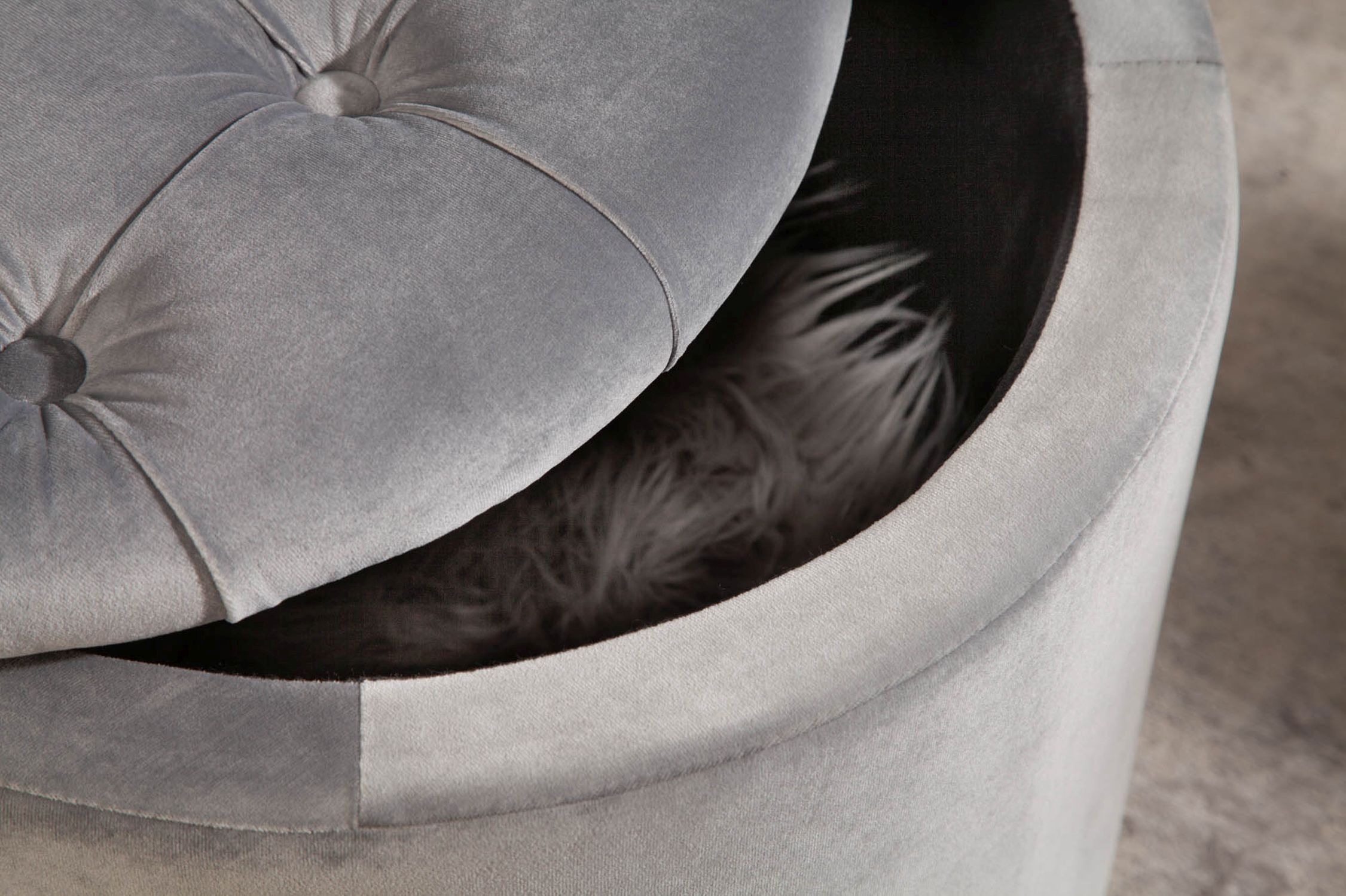 Grauer Sitzhocker mit Stauraum Samt Metall Ø 50 cm Moebel