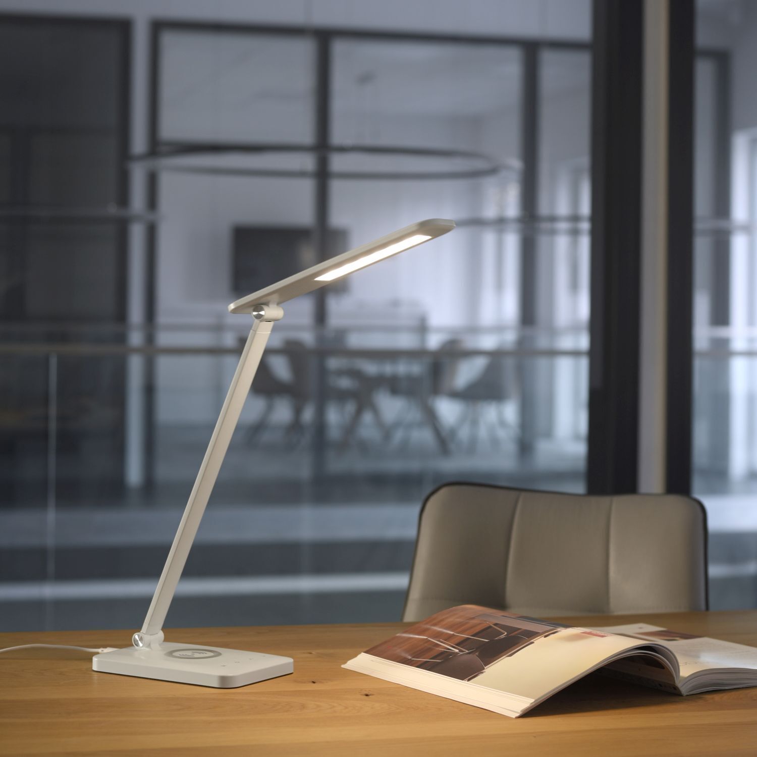 Lampe, Stuhl, Mobiliar