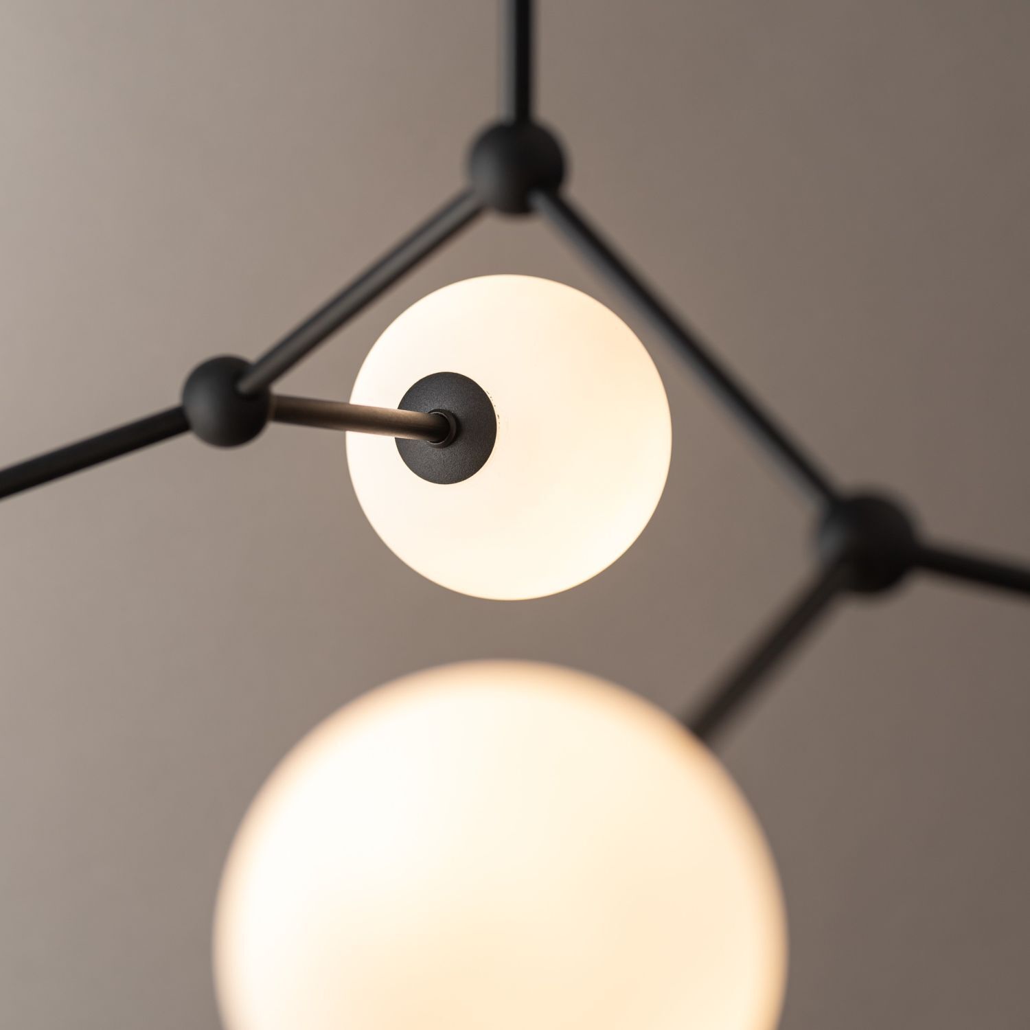 Deckenlampe Kugelschirm Schwarz Weiß Metall Glas