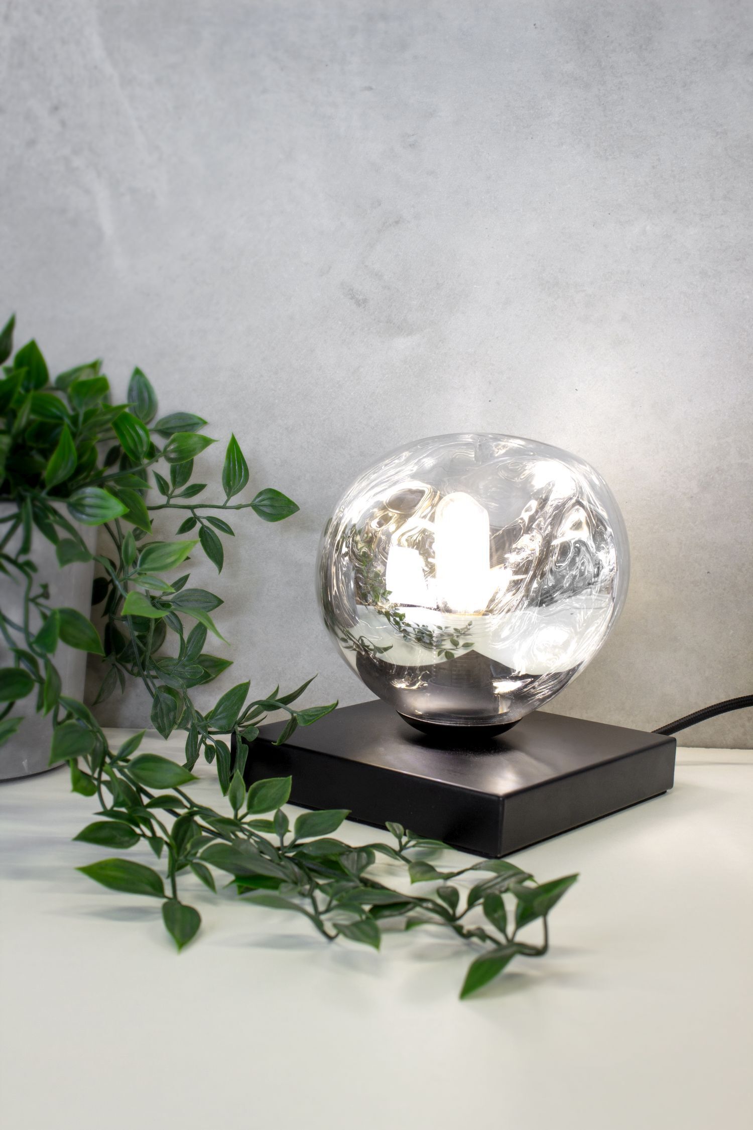 Tischlampe, Glaslampe, Runde Lampe, LED-Lampe, Dekolampe